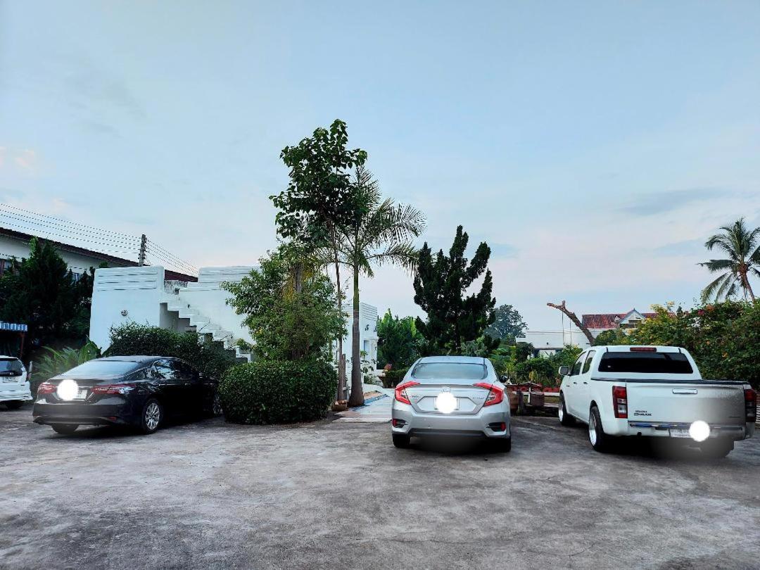 Scenic Riverside Resort Kamphaeng Phet Exteriör bild